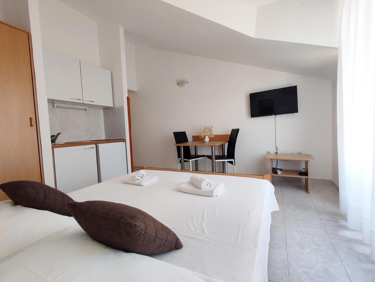 Apartments And Rooms Saric Jadrija Exterior foto