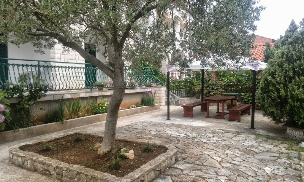 Apartments And Rooms Saric Jadrija Exterior foto