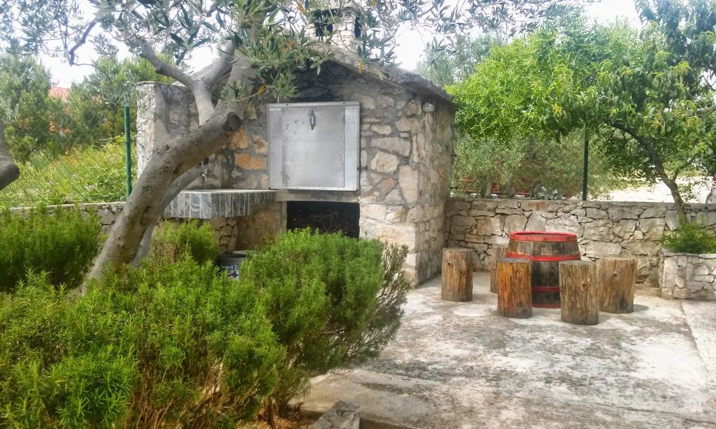 Apartments And Rooms Saric Jadrija Exterior foto