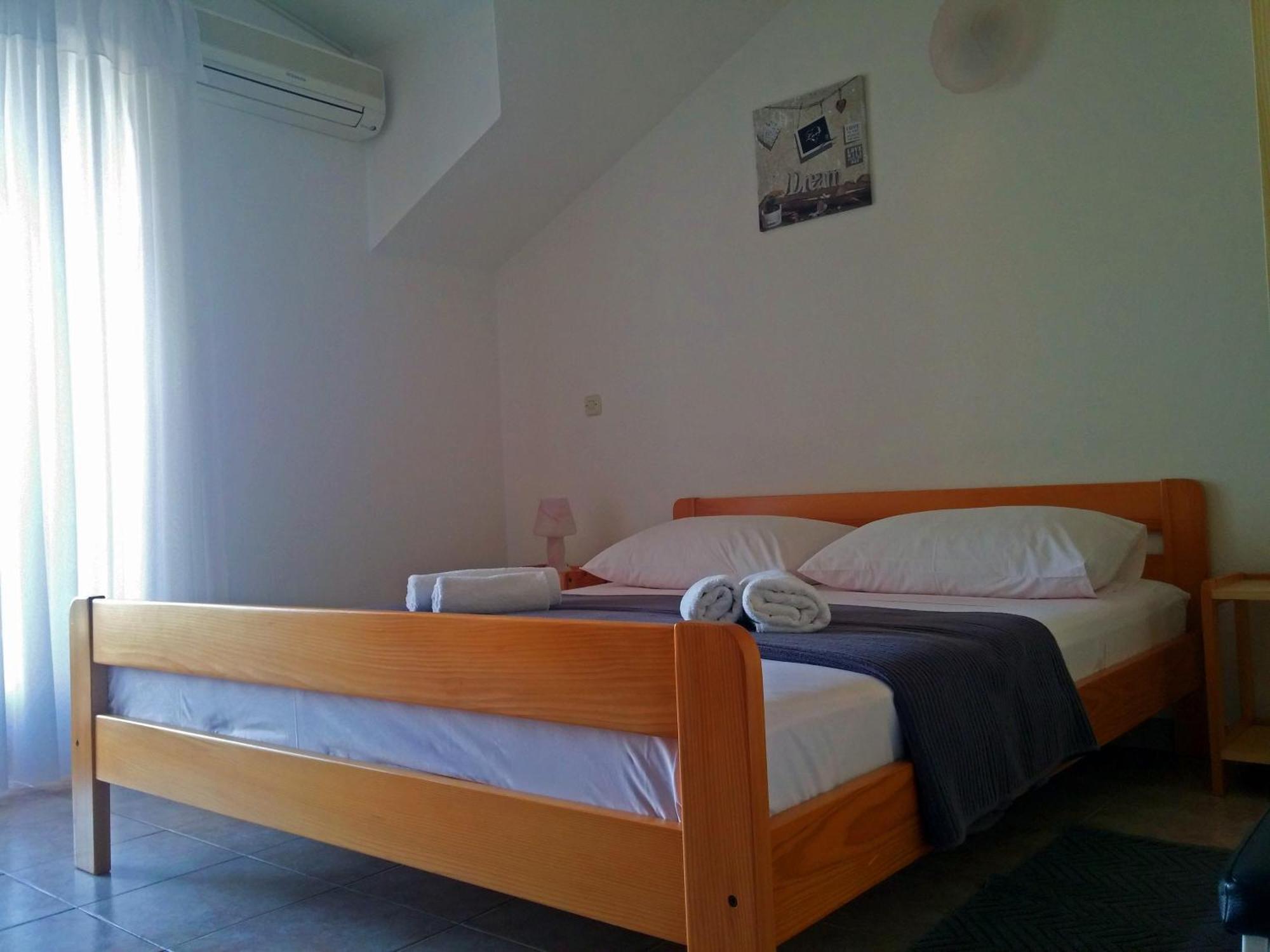 Apartments And Rooms Saric Jadrija Habitación foto
