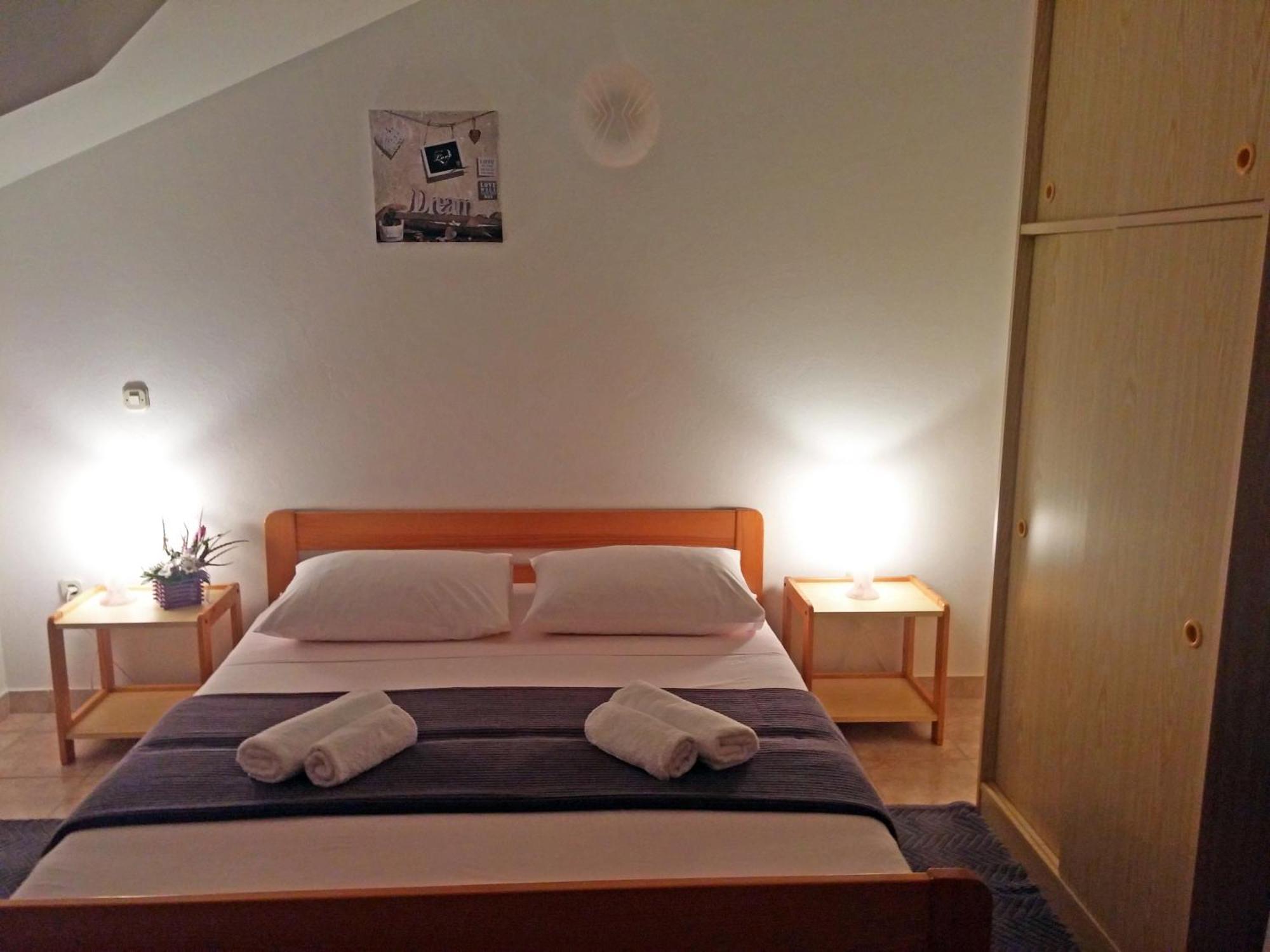 Apartments And Rooms Saric Jadrija Habitación foto