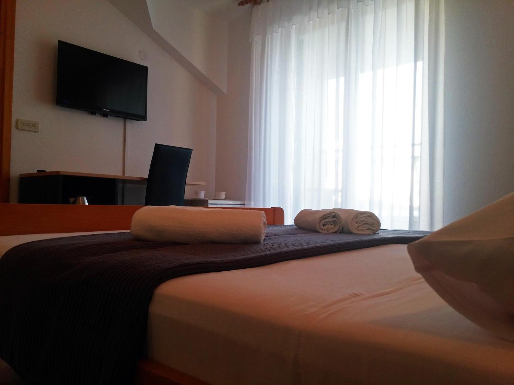 Apartments And Rooms Saric Jadrija Exterior foto