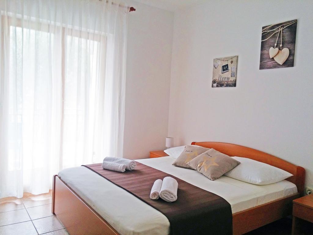 Apartments And Rooms Saric Jadrija Exterior foto